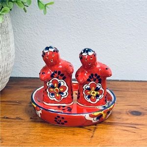 Vintage | Mexican Ceramic Salt And Pepper Shakers